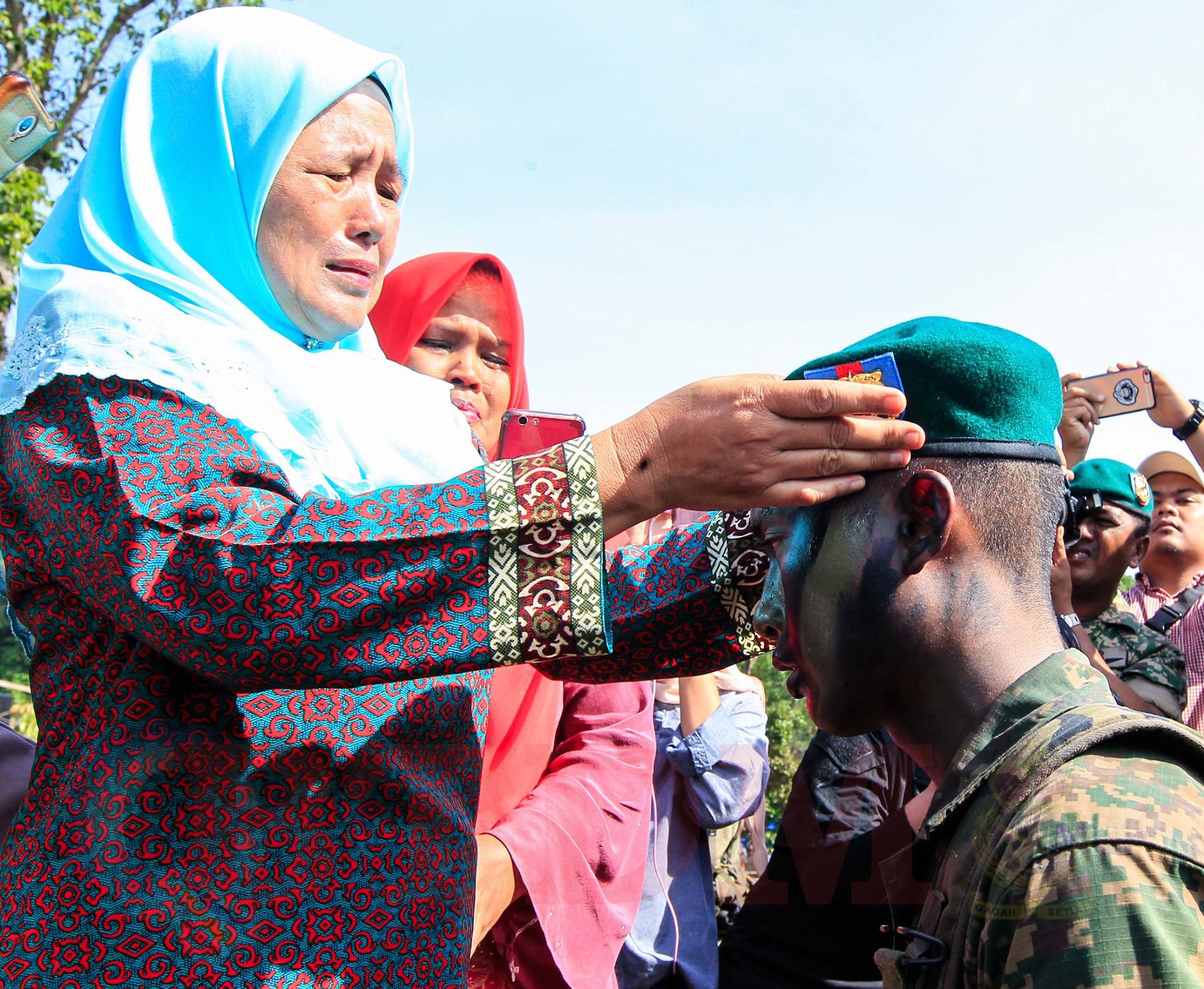 BDTM Online 2nd LT Nizam’s mother does the honour of putting the green beret on her son’s head.